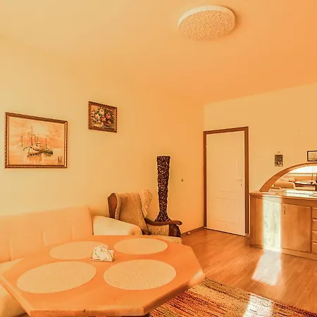 Cozy Flat For 3 On A Budget 아파트 바르나