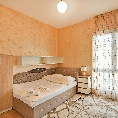 Apartment Cozy Flat For 3 On A Budget Warna