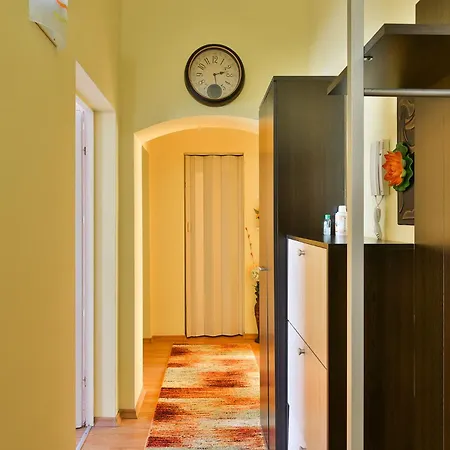 Cozy Flat For 3 On A Budget